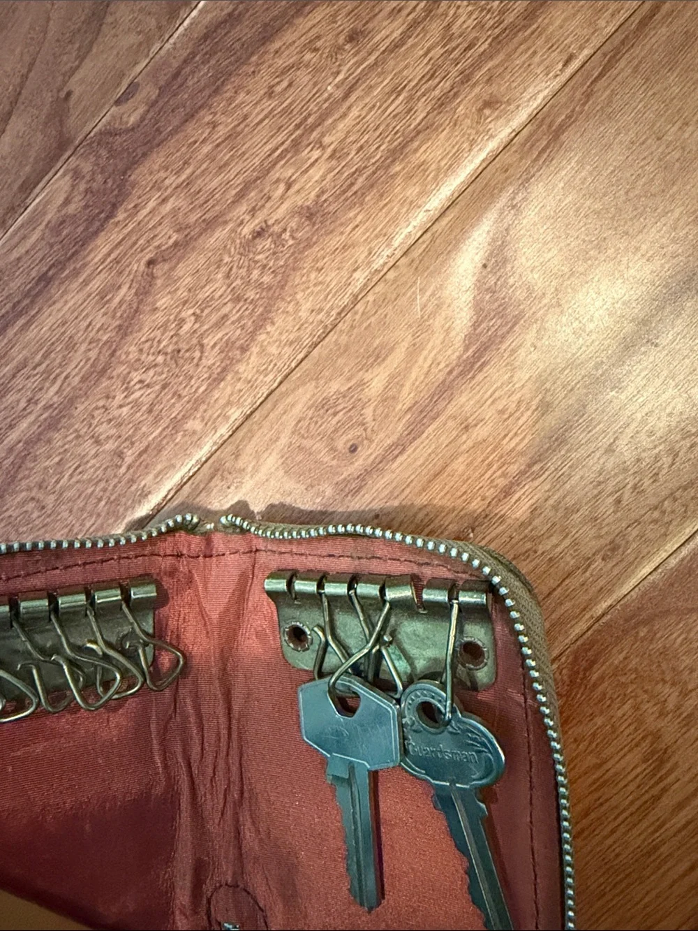 Vintage Non-Signe Genuine Cowhide 12-Key Zip Wallet Pouch